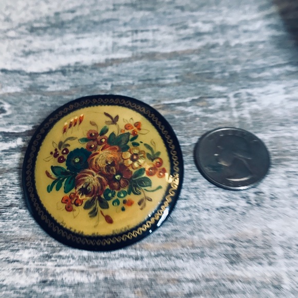 Vintage Russian Painted Floral Wooden Brooch - Picture 3 of 7